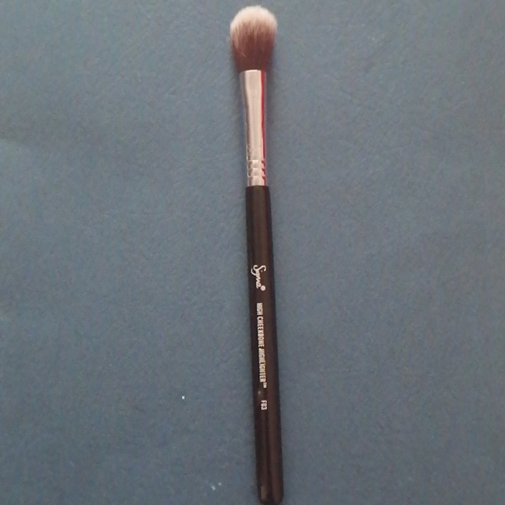 Sigma highlighter brush F03